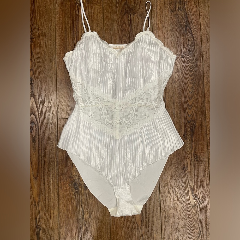 Vintage Delicates White Pleated Satin & Lace Large Teddy With Scalloped Edge